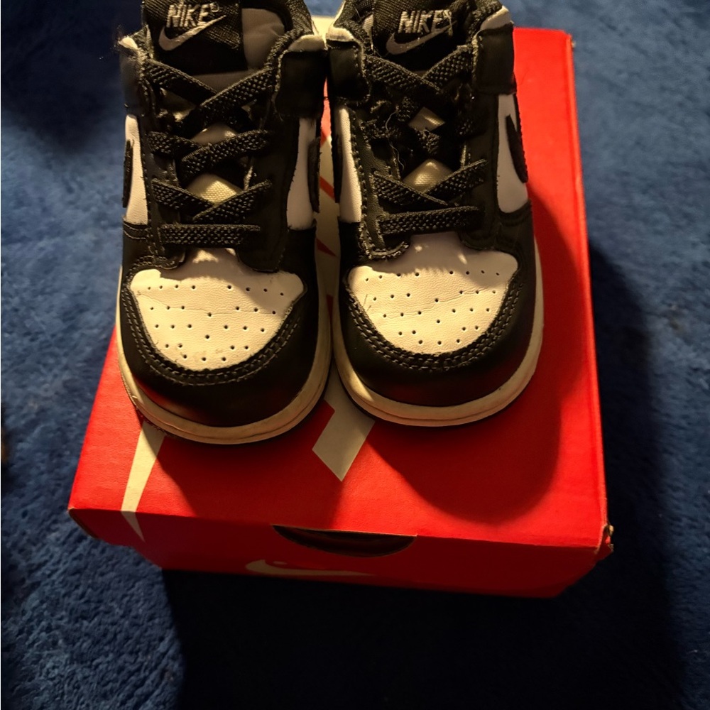 Nike Toddler Black and White Sneakers
